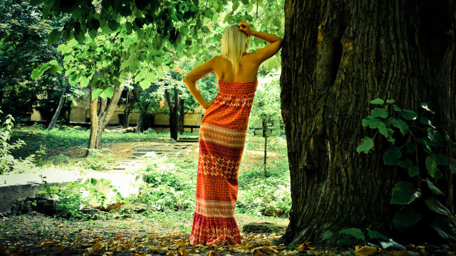 Обои картинки фото -Unsort Блондинки, девушки, unsort, блондинки, дерево