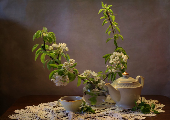 Обои картинки фото еда, напитки,  Чай, цветение, ветки, чашка, натюрморт, груша, чай, чайник