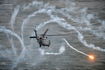 Картинка sikorsky+uh-60+black+hawk авиация вертолёты uh-60 black hawk военный вертолет сикорский армия cоединенных штатов ложные цели