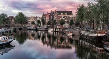 Картинка города амстердам+ нидерланды баржи канал отражение