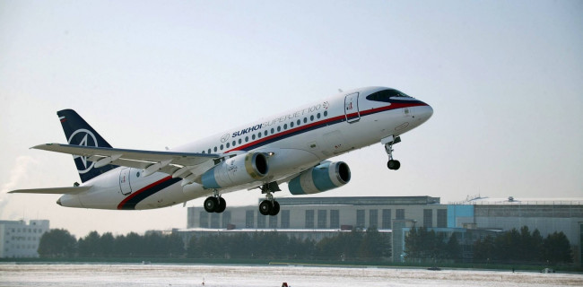 Обои картинки фото sukhoi superjet 100, авиация, пассажирские самолёты, гражданская, ssj100, sukhoi, superjet, 100, пассажирский, лайнер