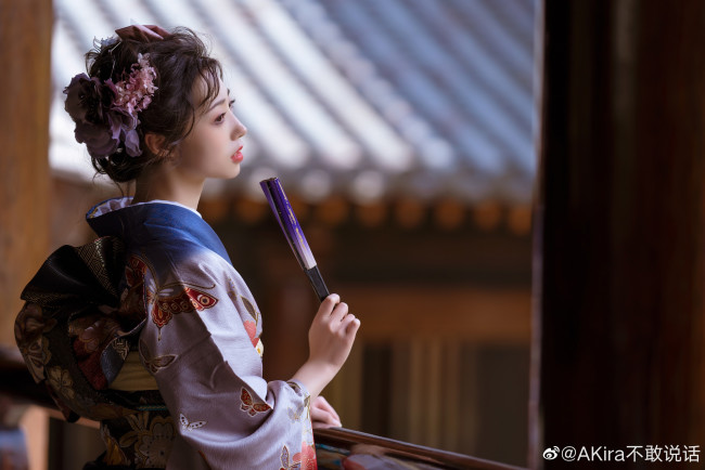 Обои картинки фото девушки, - азиатки, кимоно, веер, балкон