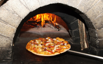 обоя еда, пицца, печка, дрова, огонь