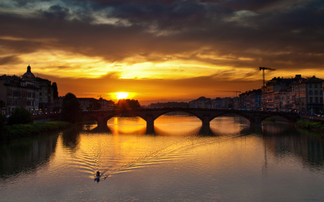 Обои картинки фото города, флоренция, италия, город, закат, река, мост