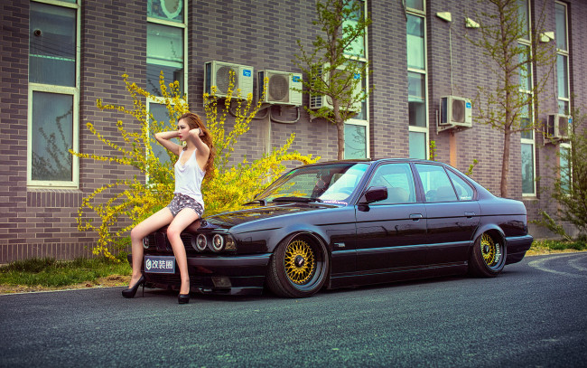 Обои картинки фото автомобили, -авто с девушками, взгляд, девушка, азиатка, автомобиль, фон
