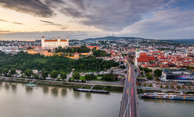 Обои картинки фото города, братислава , словакия, река, мост, панорама