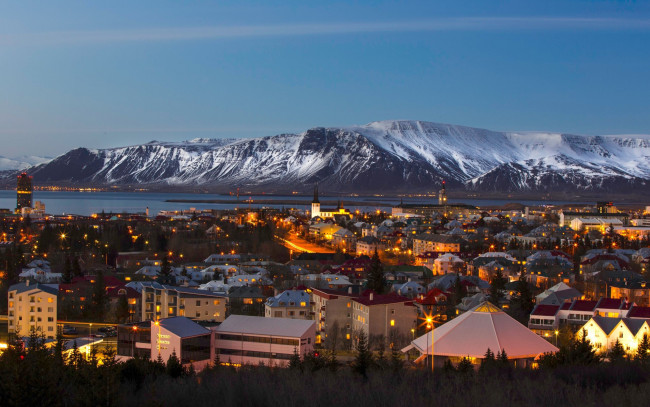 Обои картинки фото города, рейкьявик , исландия, горы, вечер, залив, огни
