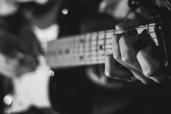 Картинка музыка -музыкальные+инструменты гитара рука
