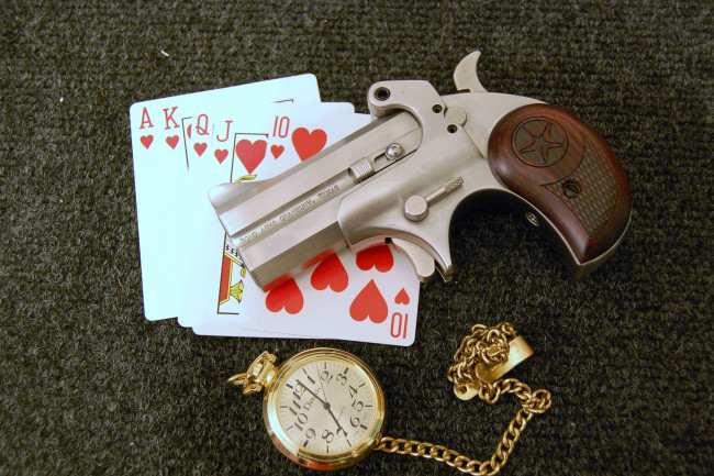 Обои картинки фото оружие, пистолеты, карты, ствол, часы