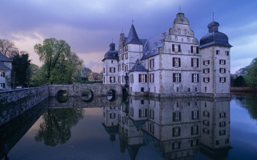 обоя castle bodelschwingh, города, замки франции, замок, мост, озеро, здания, дворец