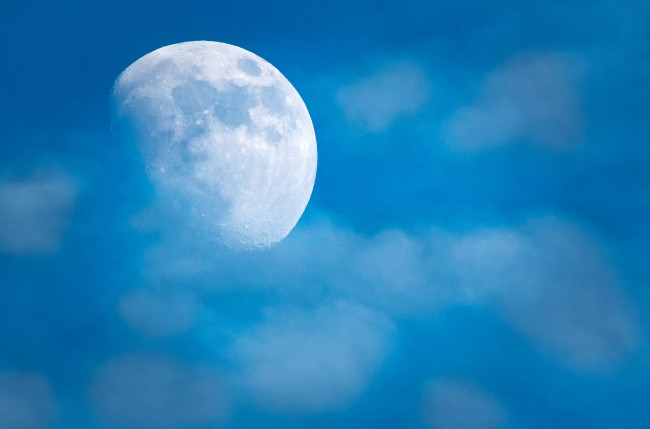 Обои картинки фото космос, луна, фон, небо, облака