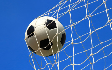 Картинка спорт футбол мяч гол сетка небо