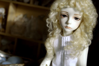 Картинка разное игрушки блондинка грусть кукла