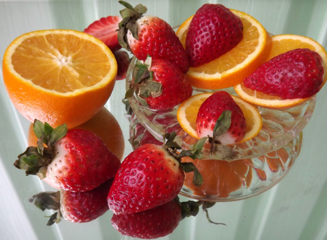 Обои картинки фото еда, фрукты,  ягоды, клубника, апельсин