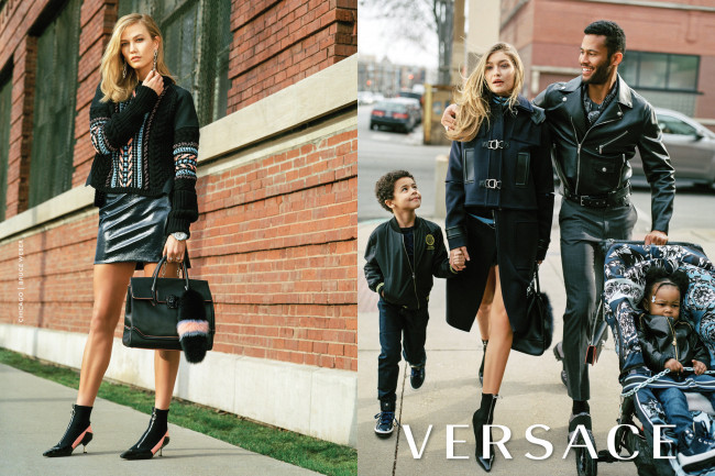 Обои картинки фото бренды, versace, версаче, блондинка, куртка, юбка, gigi, hadid, модель, свитер, сумка, здание, семья, дети