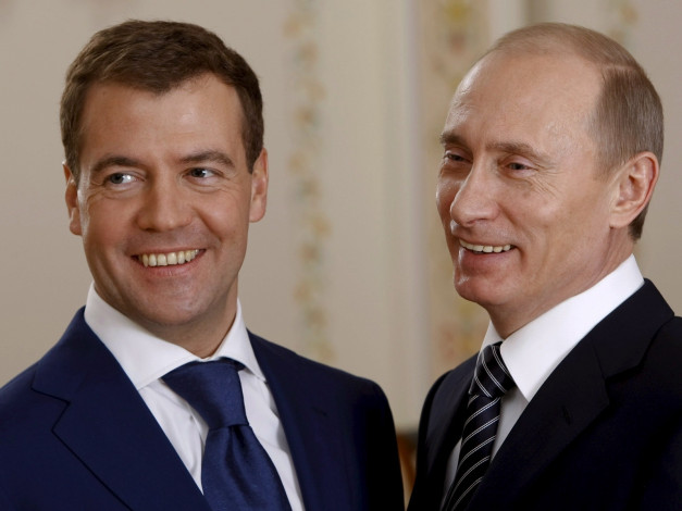 Обои картинки фото мужчины, дмитрий, медведев, премьер-министр, президент, путин, улыбки
