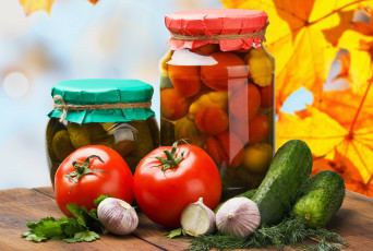 Картинка еда овощи консервы заготовки огурцы помидоры чеснок томаты