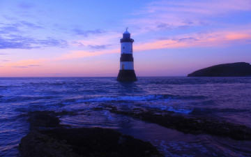 Картинка природа маяки океан волны уэльс англси маяк