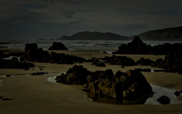 Картинка природа побережье камни море облака ночь