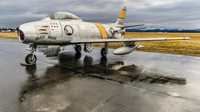 Обои картинки фото f-86f jolley roger, авиация, боевые самолёты, истребитель