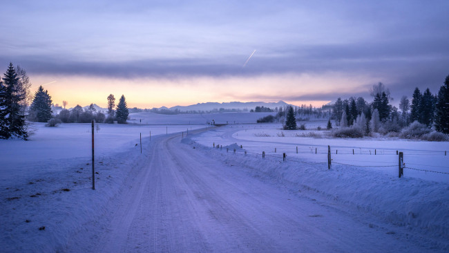 Обои картинки фото природа, дороги, дорога, деревья, поле, закат, зима