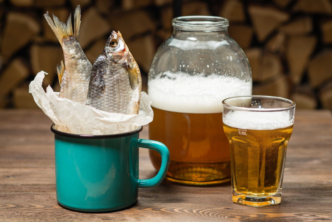 Обои картинки фото еда, напитки,  пиво, пиво, банка, таранка