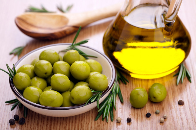 Обои картинки фото еда, оливки, оливковое, масло, розмарин, перец