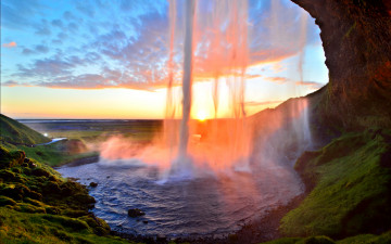 Картинка simply beautiful природа водопады простор грот равнина водопад облака seljalandsfoss iceland селйяландсфосс исландия закат поток