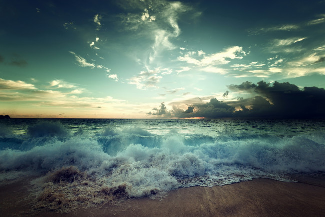 Обои картинки фото природа, моря, океаны, волны, море, шторм, небо, побережье