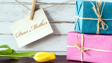 Картинка праздничные день+матери подарки тюльпан записка