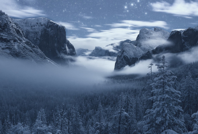 Обои картинки фото природа, горы, yosemite, valley, sierra, nevada, калифорния, йосемитский, национальный, парк, долина, йосемите, national, park, лес, звёздное, небо, зима, california, сьерра-невада