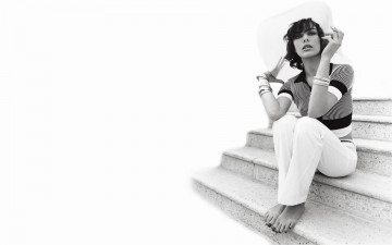 Картинка Milla+Jovovich милла йовович девушки   лестница