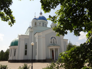 Картинка города православные церкви монастыри деревья церковь голубая зелень фонарь