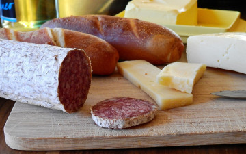 Картинка еда разное колбаса багет масло сыр сервелат
