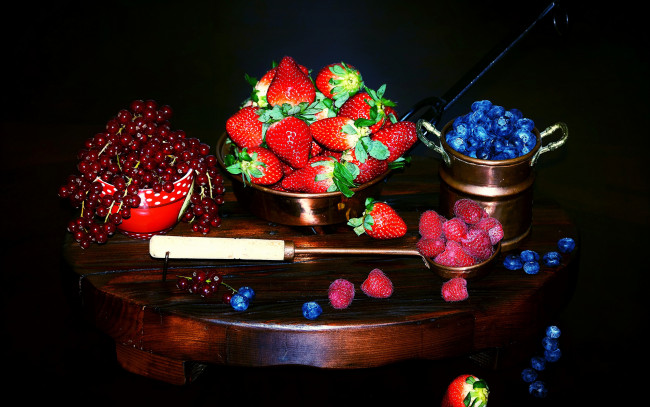 Обои картинки фото еда, фрукты,  ягоды, клубника, черника, малина, смородина