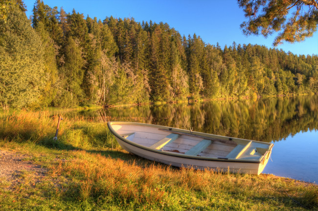Обои картинки фото корабли, лодки,  шлюпки, озеро, лес, осень, утро, лодка