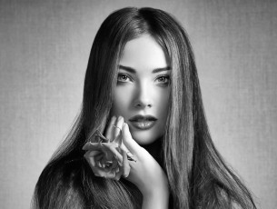 Картинка девушки -unsort+ Черно-белые+обои портрет взгляд beautiful цветок