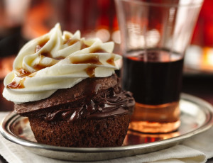 Картинка еда пирожные +кексы +печенье маффин шоколадный