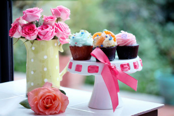 Картинка еда пирожные +кексы +печенье бант ваза кексы розы