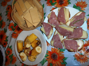 Картинка еда бутерброды +гамбургеры +канапе бананы яблоки хлеб сыр колбаса вафли