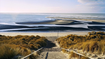 Картинка природа побережье лестница берег море трава