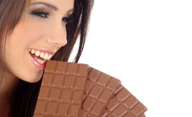 Обои картинки фото девушки, izabela magier, шоколад, шатенка, лицо