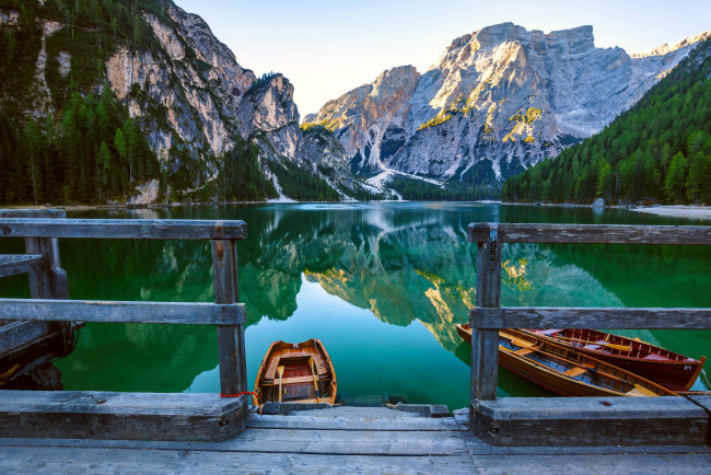 Обои картинки фото корабли, лодки,  шлюпки, горы, озеро, отражение