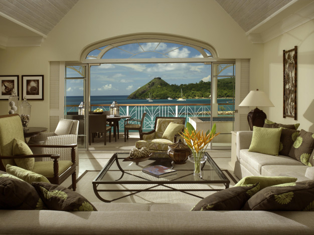 Обои картинки фото интерьер, гостиная, океан, яхты, террасса, балкон, цветы, дом, вилла, аппартаменты, книга, море, стиль, дизайн, вид, из, окна
