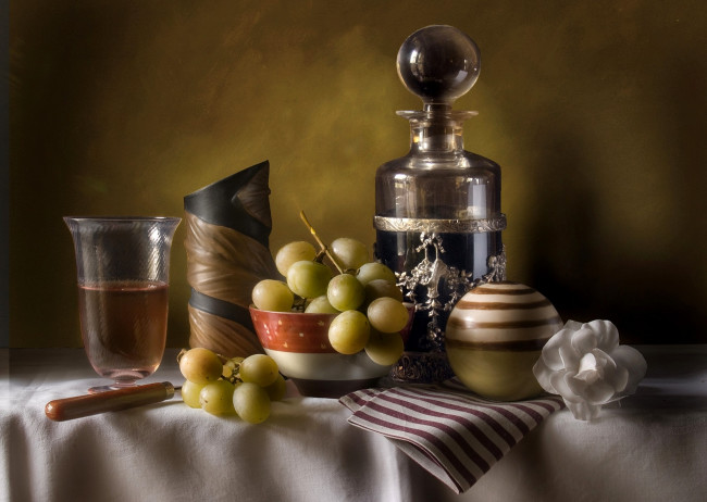 Обои картинки фото еда, натюрморт, виноград, бутылка, бокал, гардения