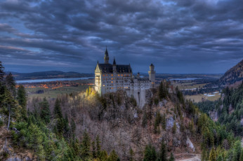 Картинка города замок нойшванштайн германия вечер огни горы пейзаж