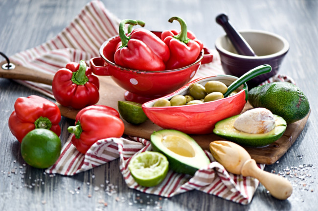 Обои картинки фото еда, овощи, оливки, лайм, авокадо, перец