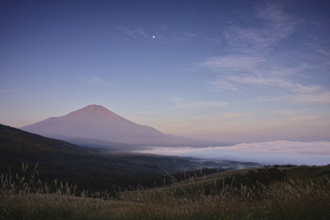 Обои картинки фото природа, горы, небо, колосья, склоны, луна, гора, takaten