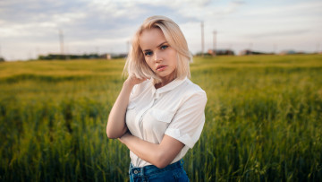 Картинка девушки -+блондинки +светловолосые поле блондинка взгляд белая рубашка