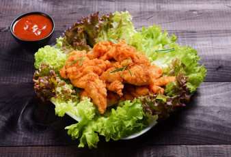 Картинка еда мясные+блюда соус зеленый салат куриное филе